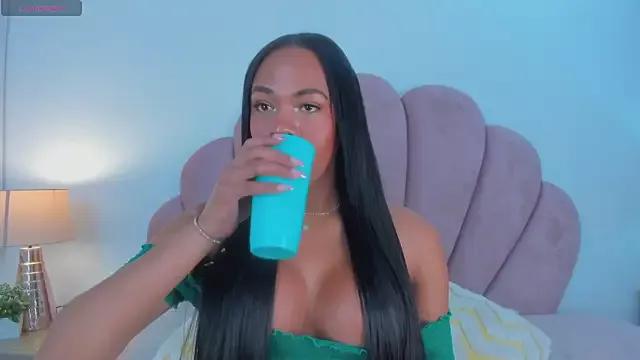 Nicole_Paradise on StripChat