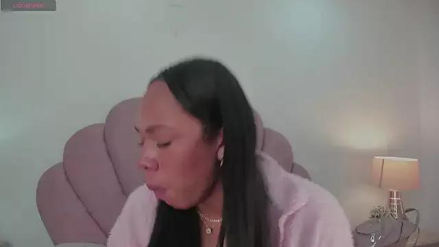 Nicole_Paradise on StripChat