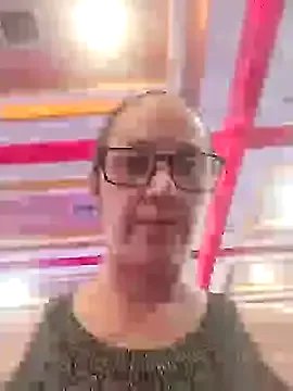 Freechat nicolle_milf1978 on StripChat