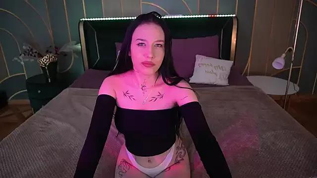 NikkiGoldSide on StripChat 