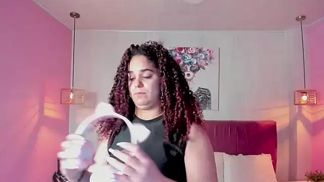 ninna_curly on StripChat 
