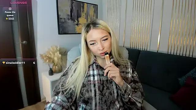 OhMyEmma on StripChat