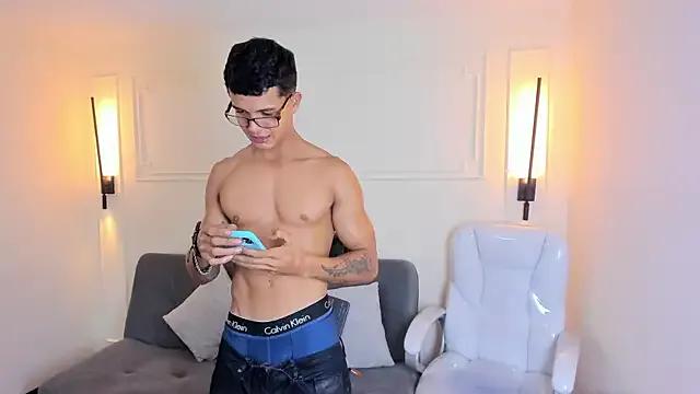 Paradise_boy_s on StripChat