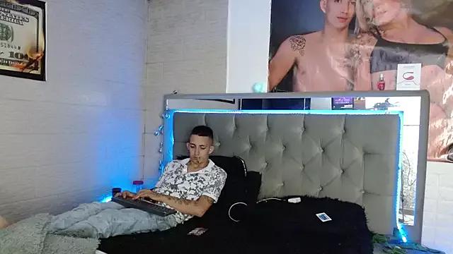 Freechat parejacaliente20154 on StripChat