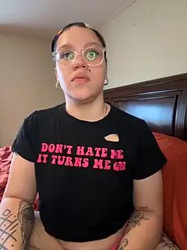 Freechat QueenNuttCollector on StripChat