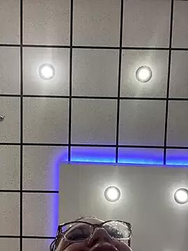 Freechat QueenNuttCollector on StripChat