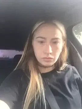 Offline Reina_Cummings on StripChat