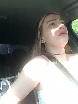 Offline Reina_Cummings on StripChat