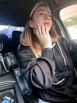 Offline Reina_Cummings on StripChat