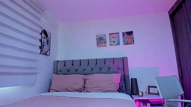 Sara_Leblanc on StripChat