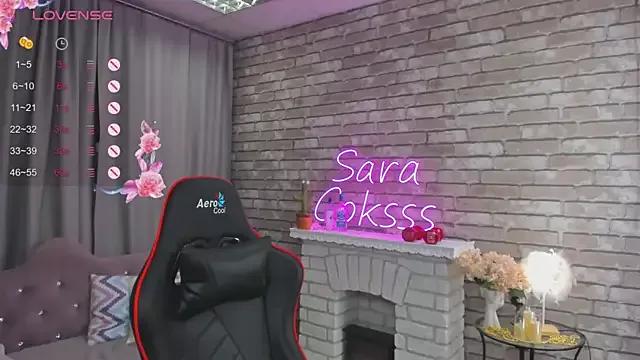 SarahCoksss on StripChat 