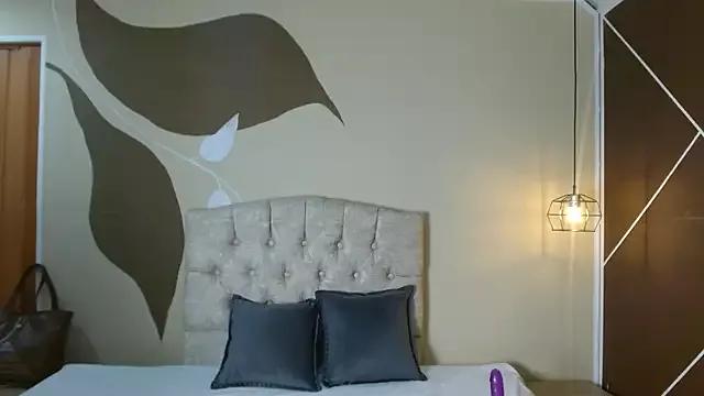 ScarletHott_ on StripChat