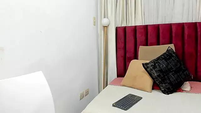 SeleneLujan on StripChat