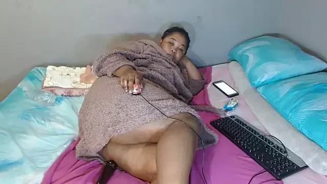 Sexybella-97 on StripChat