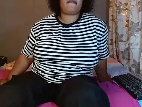 Sexybella-97 on StripChat