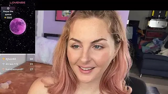 Freechat sexylittlefriend on StripChat