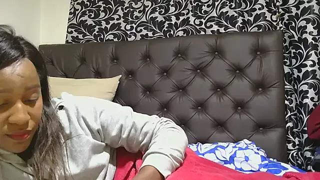 Freechat sluttylaura21 on StripChat