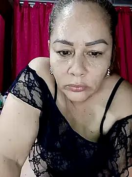 Freechat SluttyMilf79 on StripChat