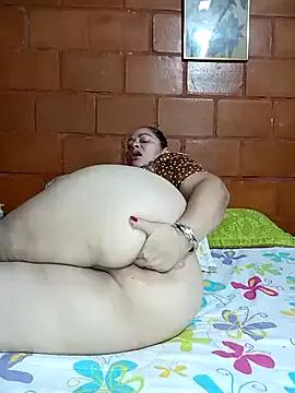 Freechat SluttyMilf79 on StripChat