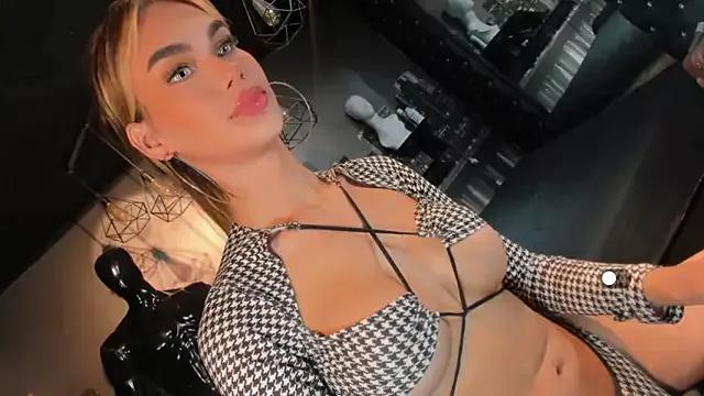 Freechat SoySabrinaThebest on StripChat