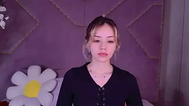 STELLA_RICH on StripChat 