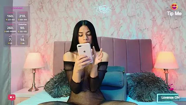 Sweet_Little_Doll_ on StripChat 