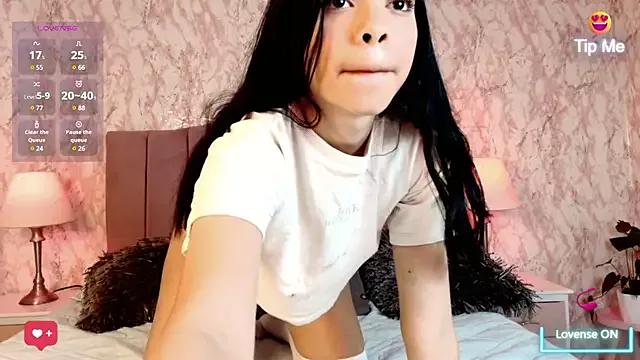 Sweet_Little_Doll_ on StripChat