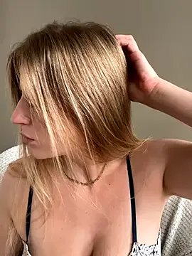 Sweety_Foxy69 on StripChat