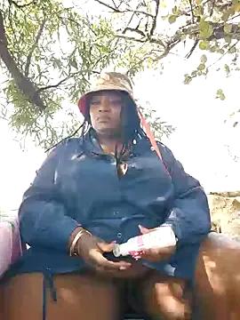 Freechat ThickianaRider on StripChat