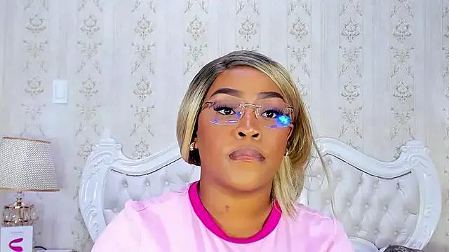 TianahGlow on StripChat 