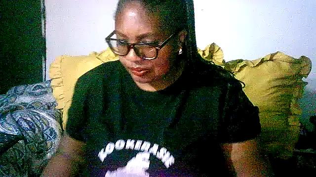 Freechat YELLOW_BONE on StripChat