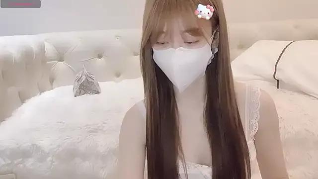 Yuuuuuly on StripChat 