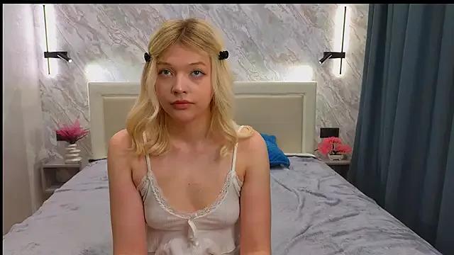 ZazaLiya on StripChat 