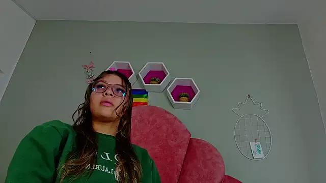 ZoeeMartinezz__ on StripChat 